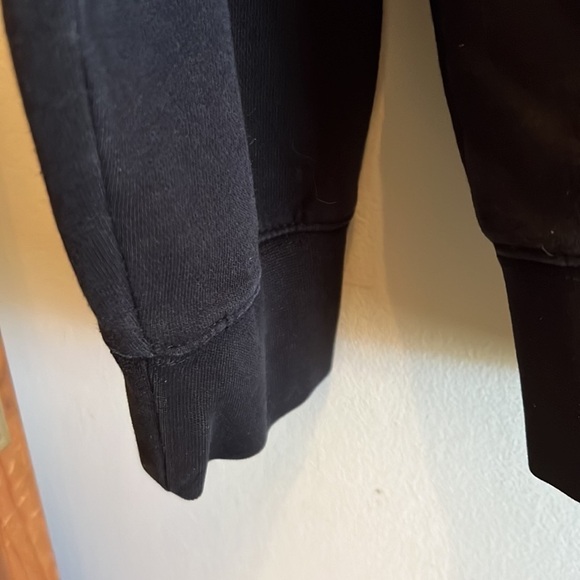 𝅺and 1 hoodie size L - Picture 5 of 9